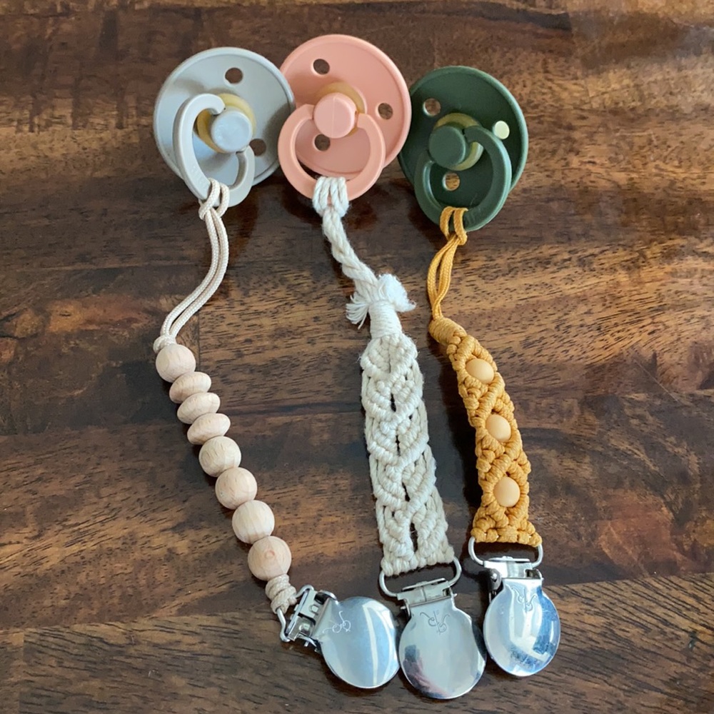 Ryan and rose cutie clips and BIB binkys!